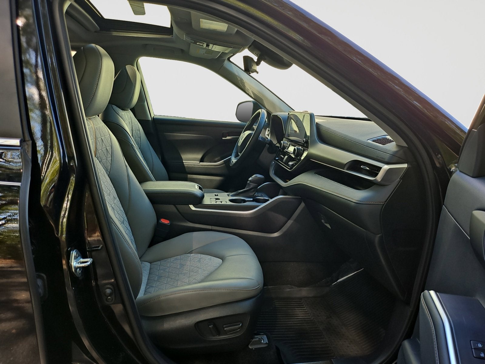2023 Toyota Highlander Hybrid Bronze Edition