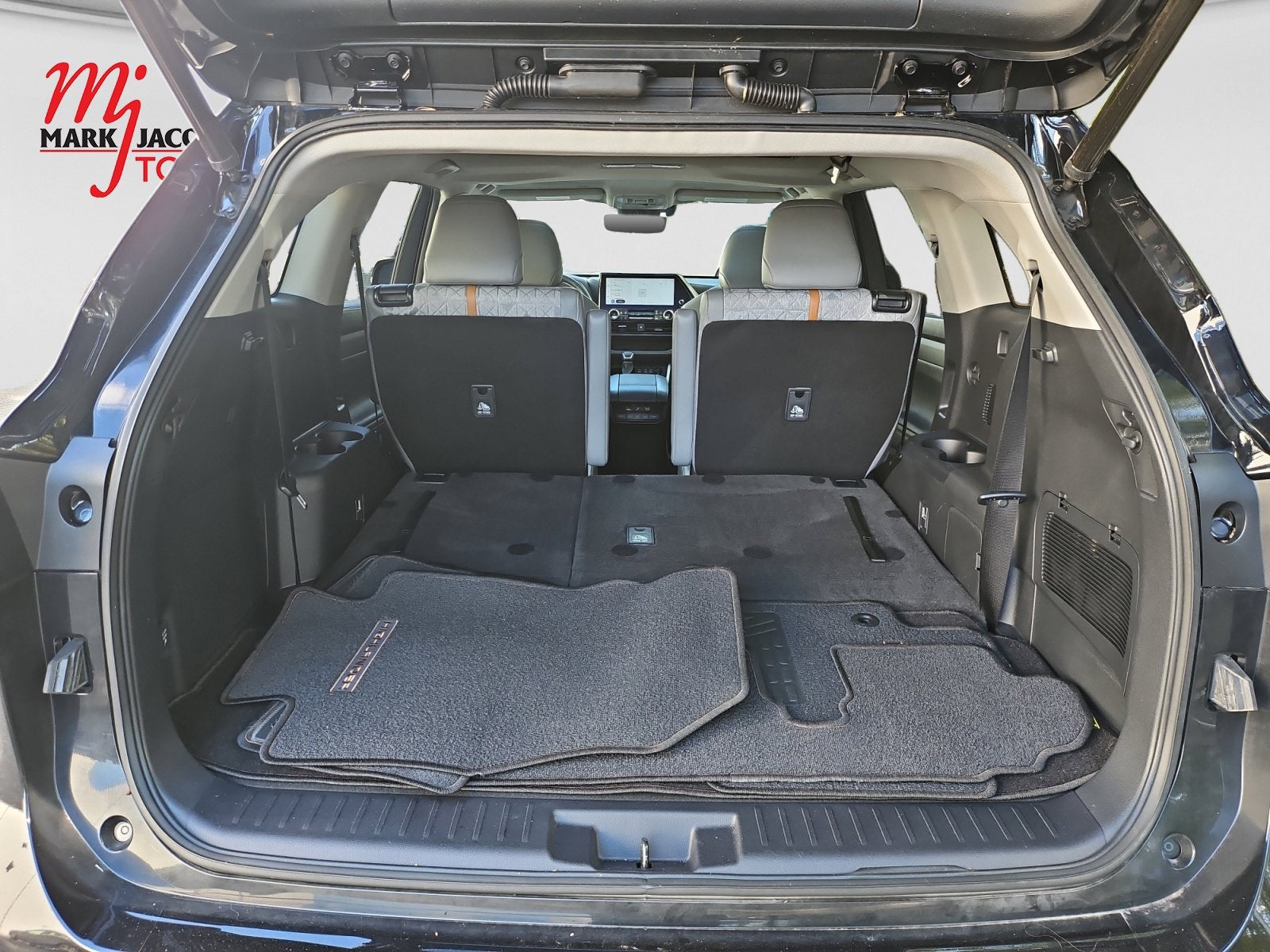 2023 Toyota Highlander Hybrid Bronze Edition