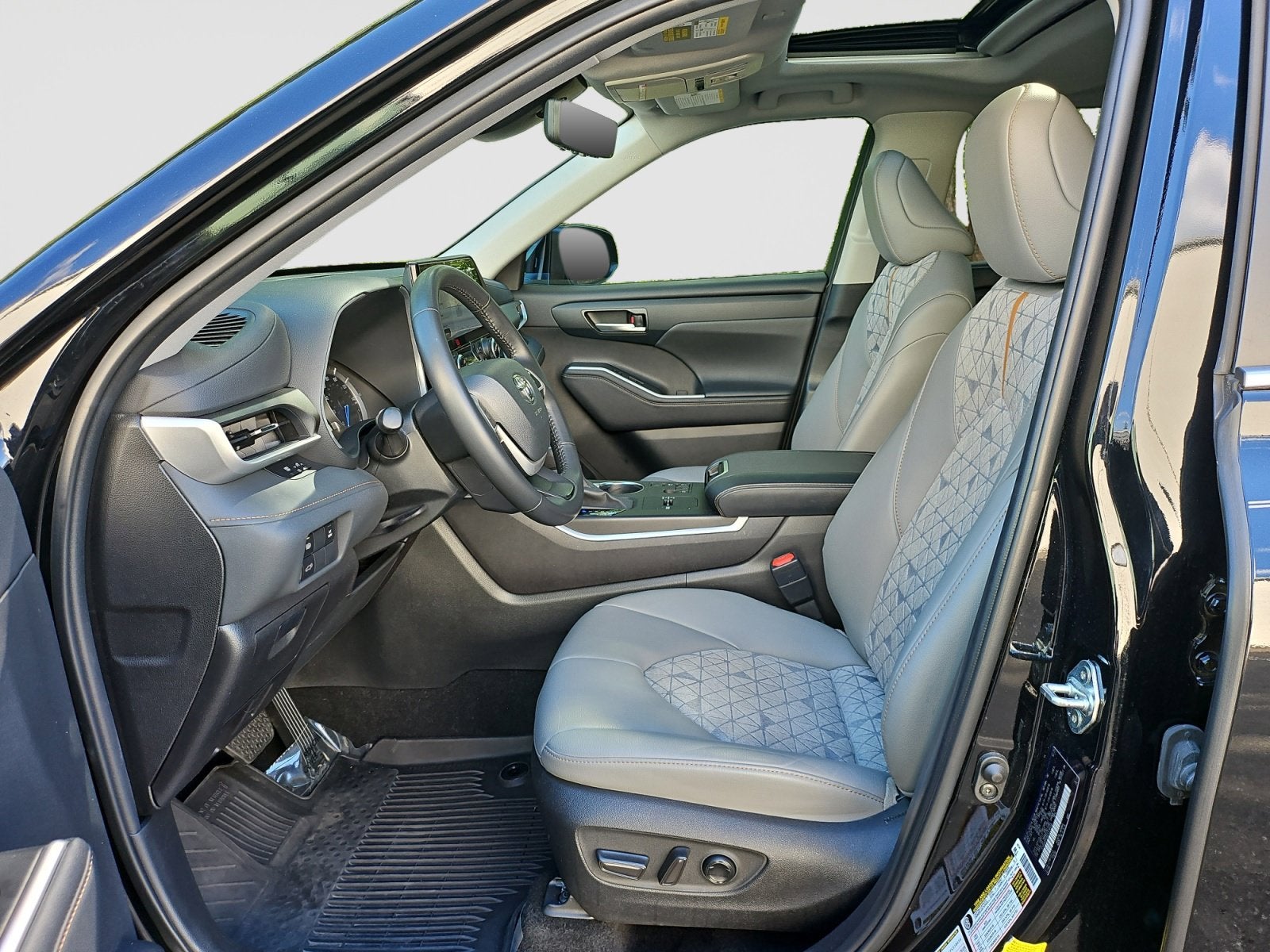 2023 Toyota Highlander Hybrid Bronze Edition