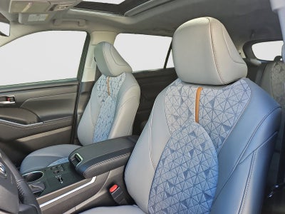 2023 Toyota Highlander Hybrid Bronze Edition