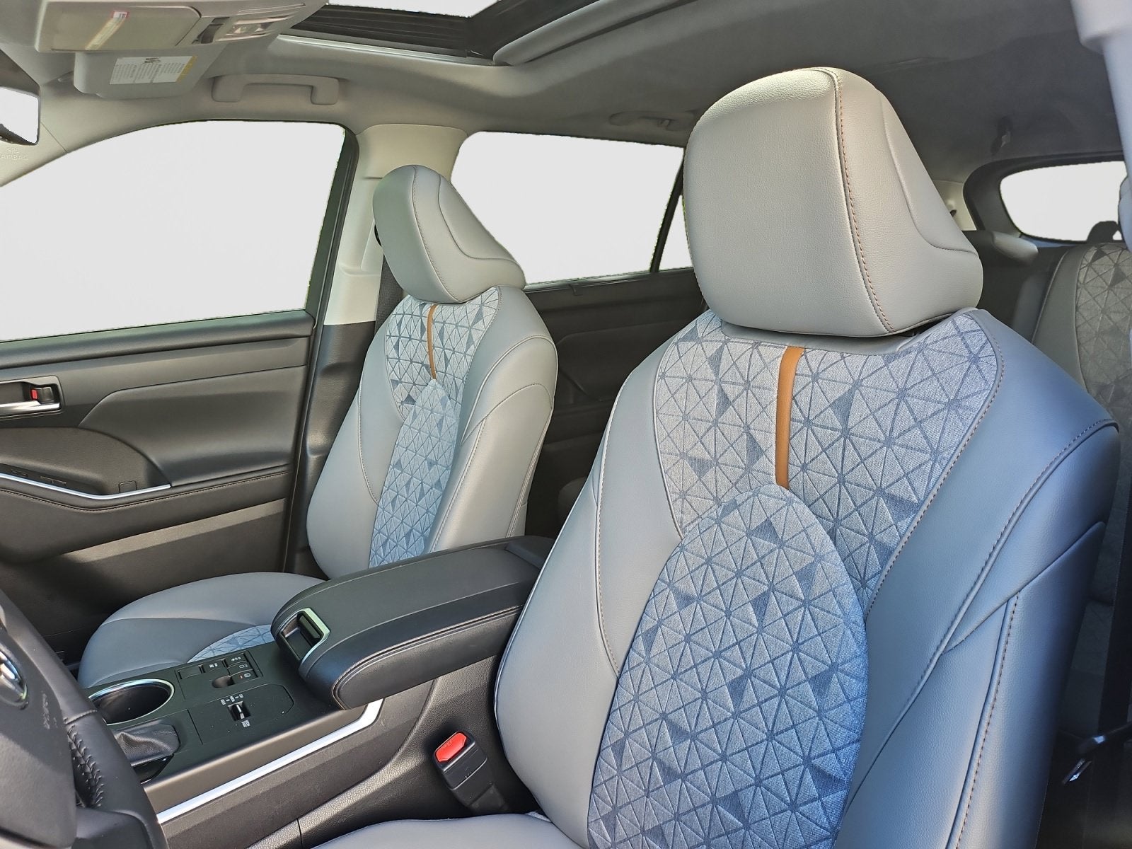 2023 Toyota Highlander Hybrid Bronze Edition