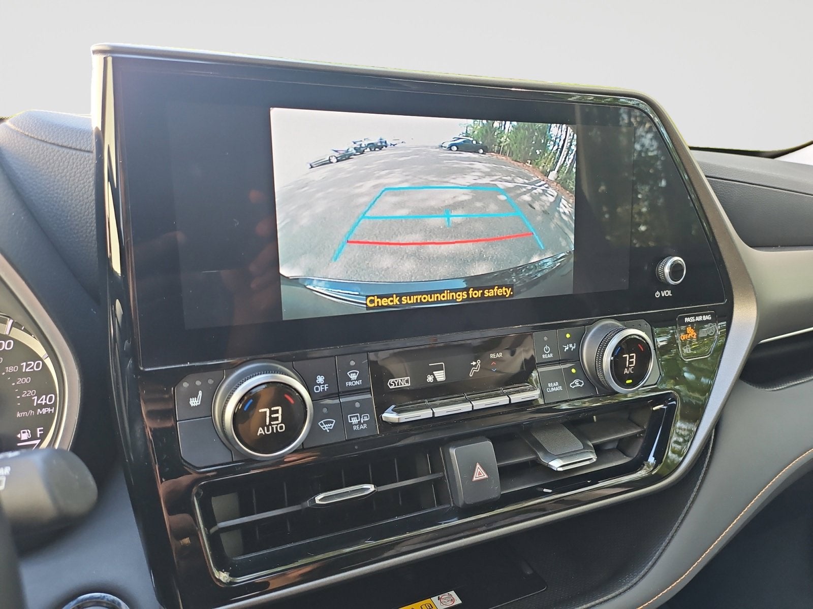 2023 Toyota Highlander Hybrid Bronze Edition