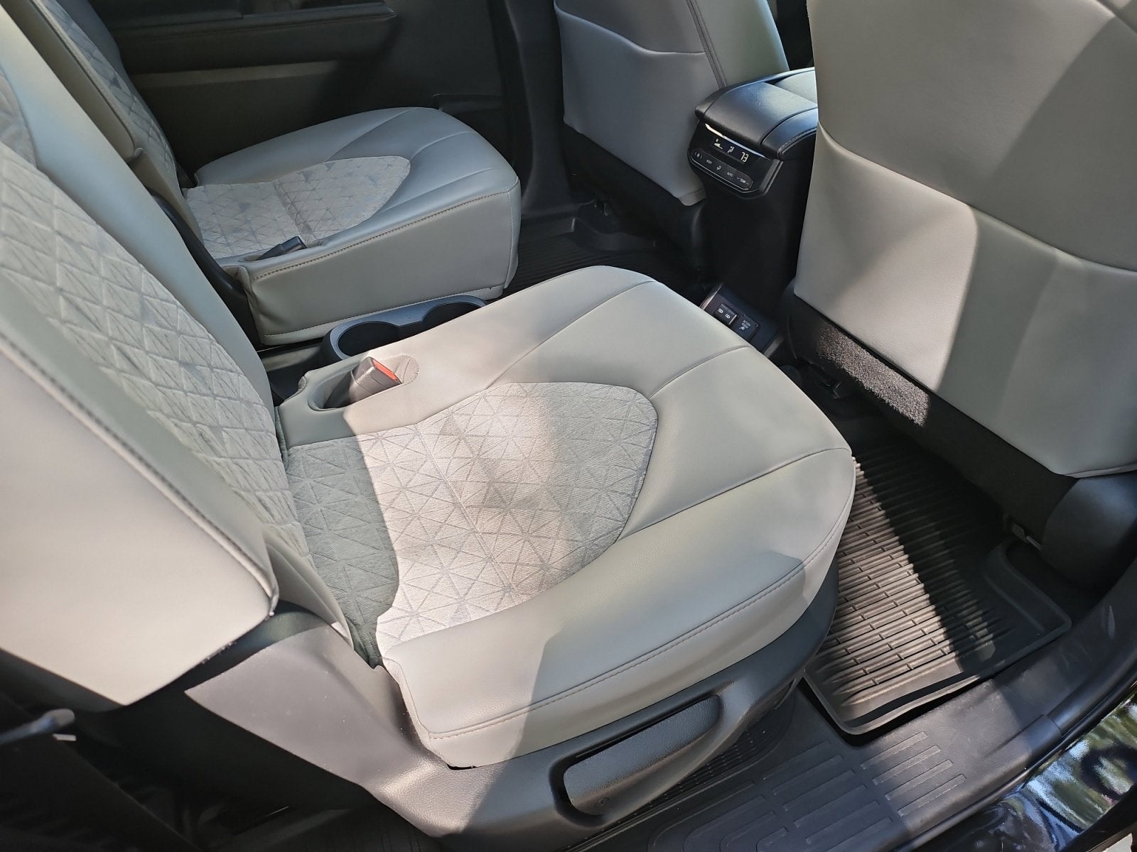 2023 Toyota Highlander Hybrid Bronze Edition