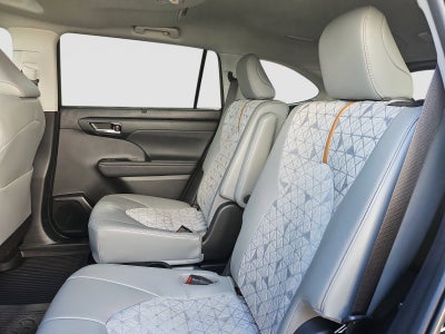 2023 Toyota Highlander Hybrid Bronze Edition