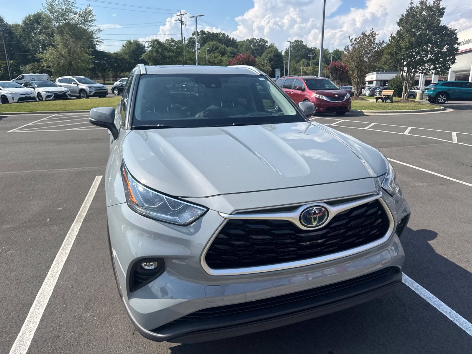 2022 Toyota Highlander Hybrid Bronze Edition