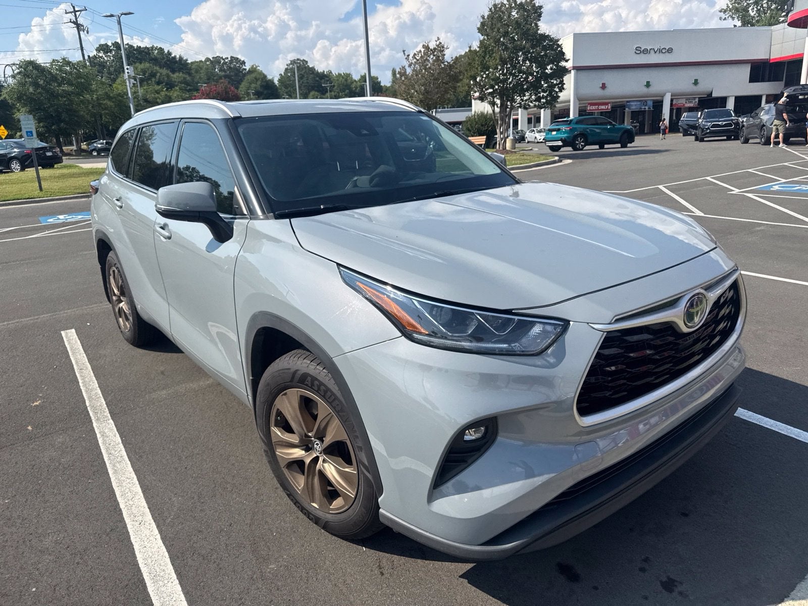 2022 Toyota Highlander Hybrid Bronze Edition