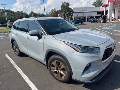 2022 Toyota Highlander Hybrid Bronze Edition
