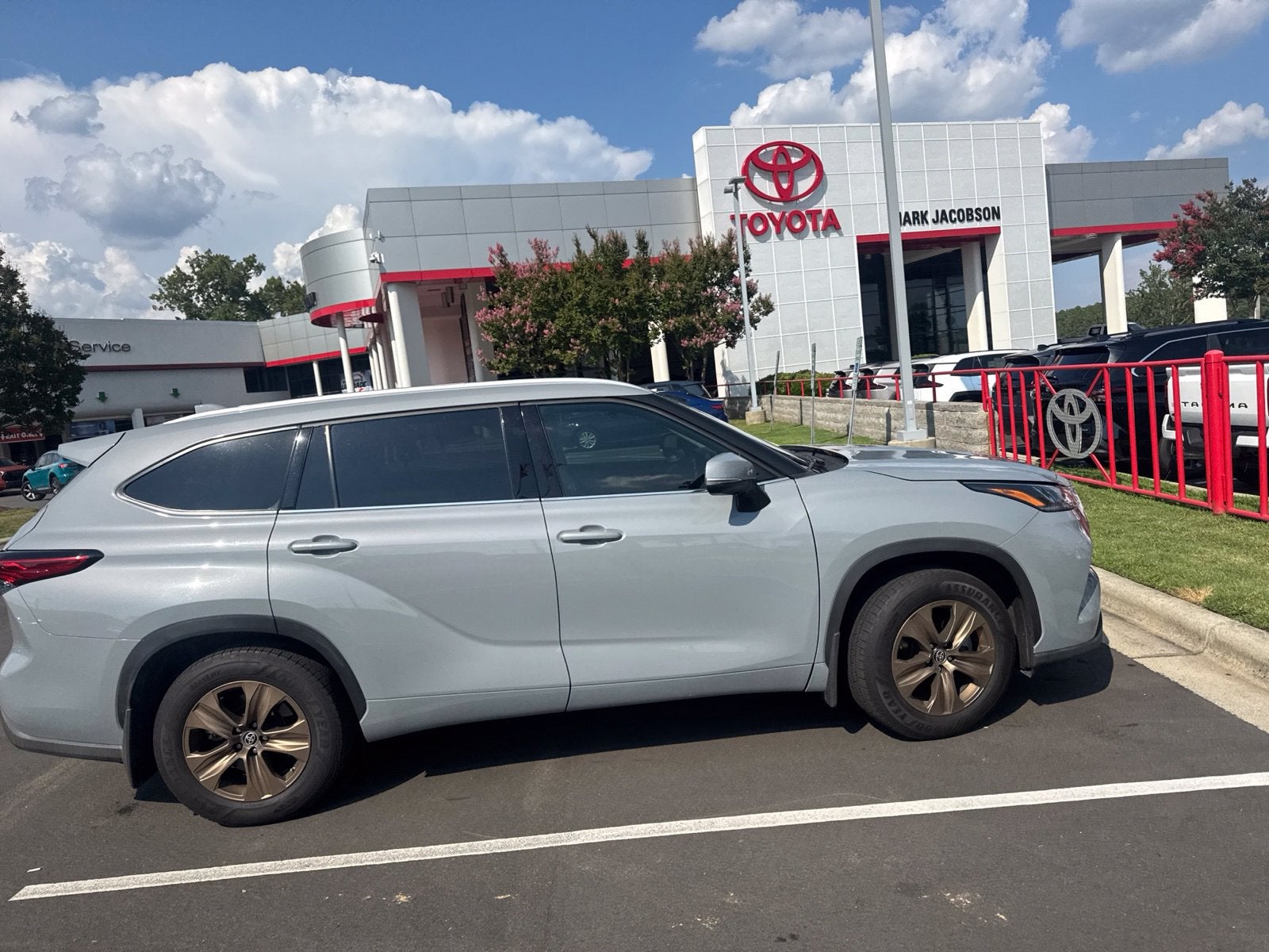 2022 Toyota Highlander Hybrid Bronze Edition