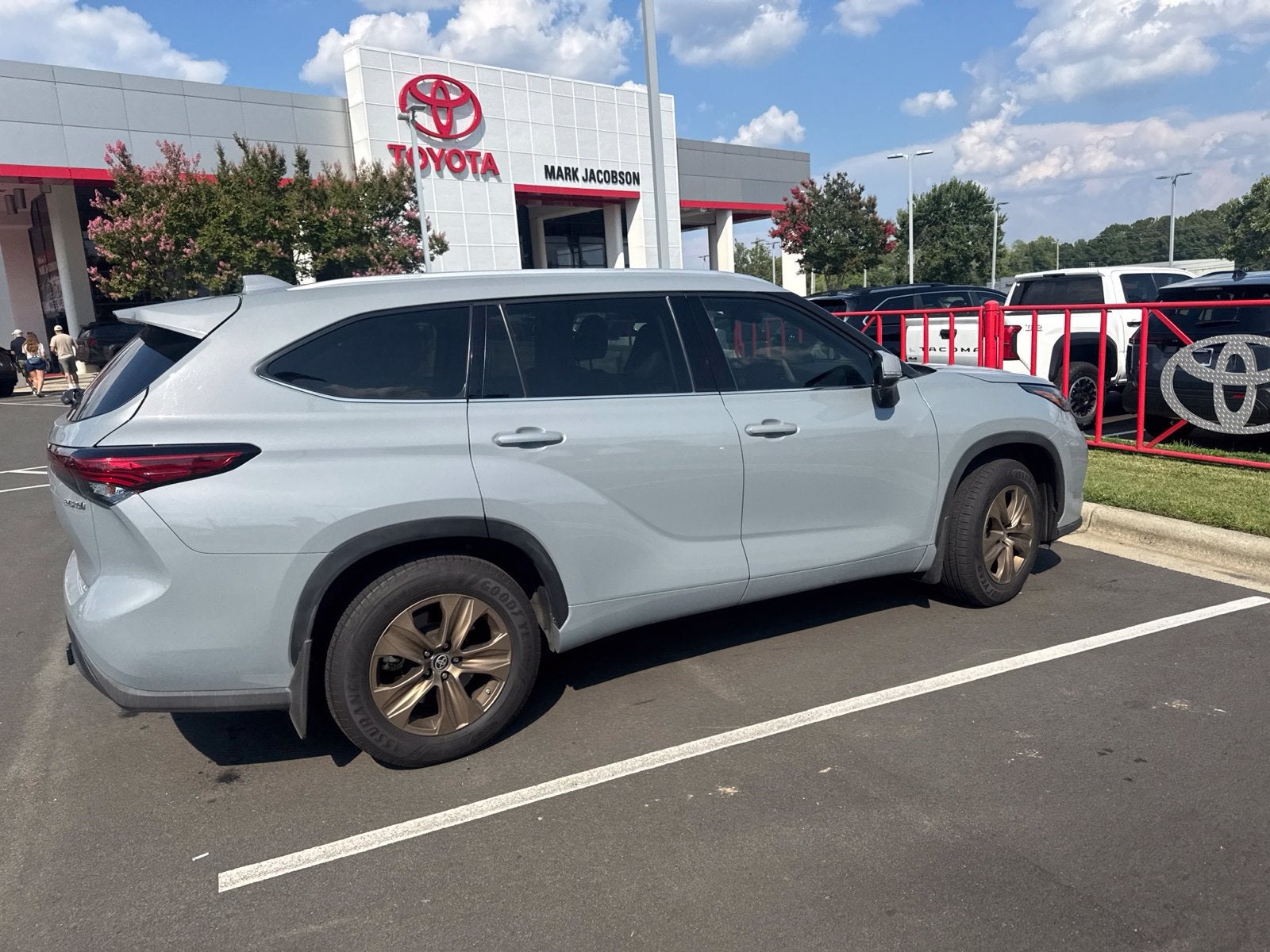 2022 Toyota Highlander Hybrid Bronze Edition