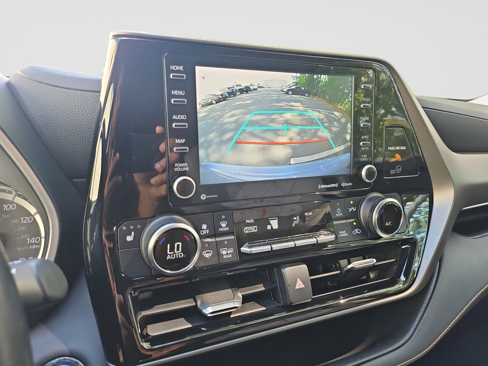 2022 Toyota Highlander Hybrid Bronze Edition