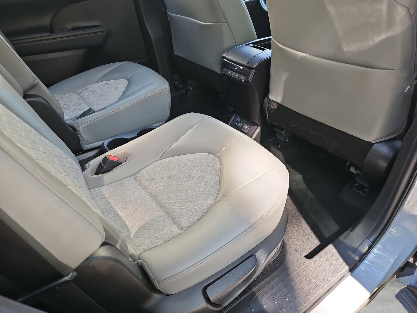 2022 Toyota Highlander Hybrid Bronze Edition