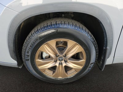 2022 Toyota Highlander Hybrid Bronze Edition