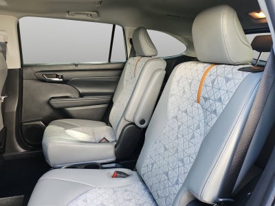 2022 Toyota Highlander Hybrid Bronze Edition