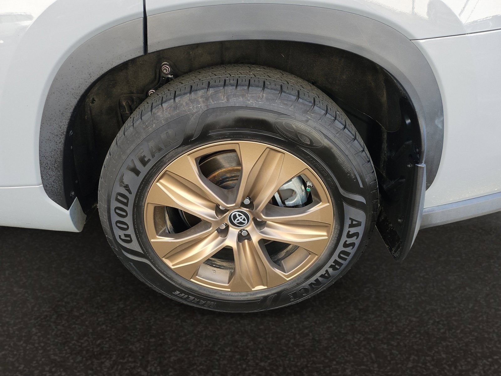 2022 Toyota Highlander Hybrid Bronze Edition