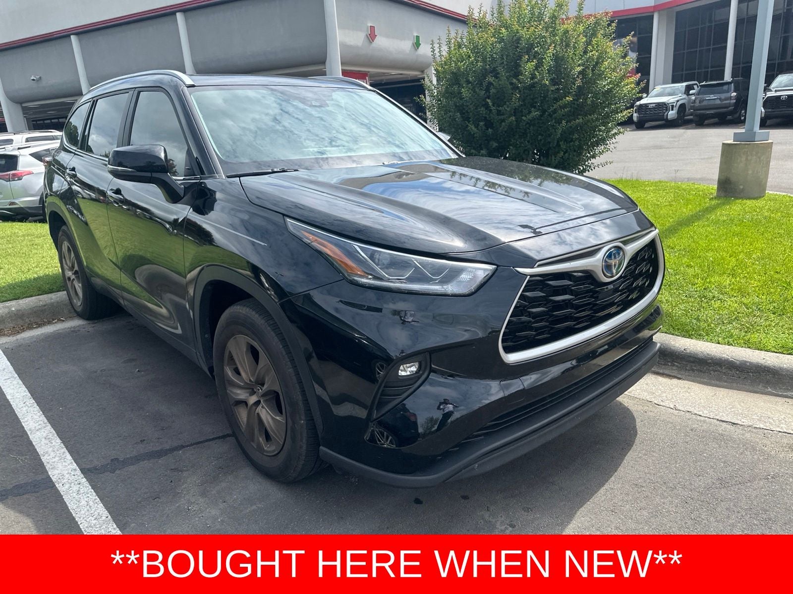 2023 Toyota Highlander Hybrid Bronze Edition