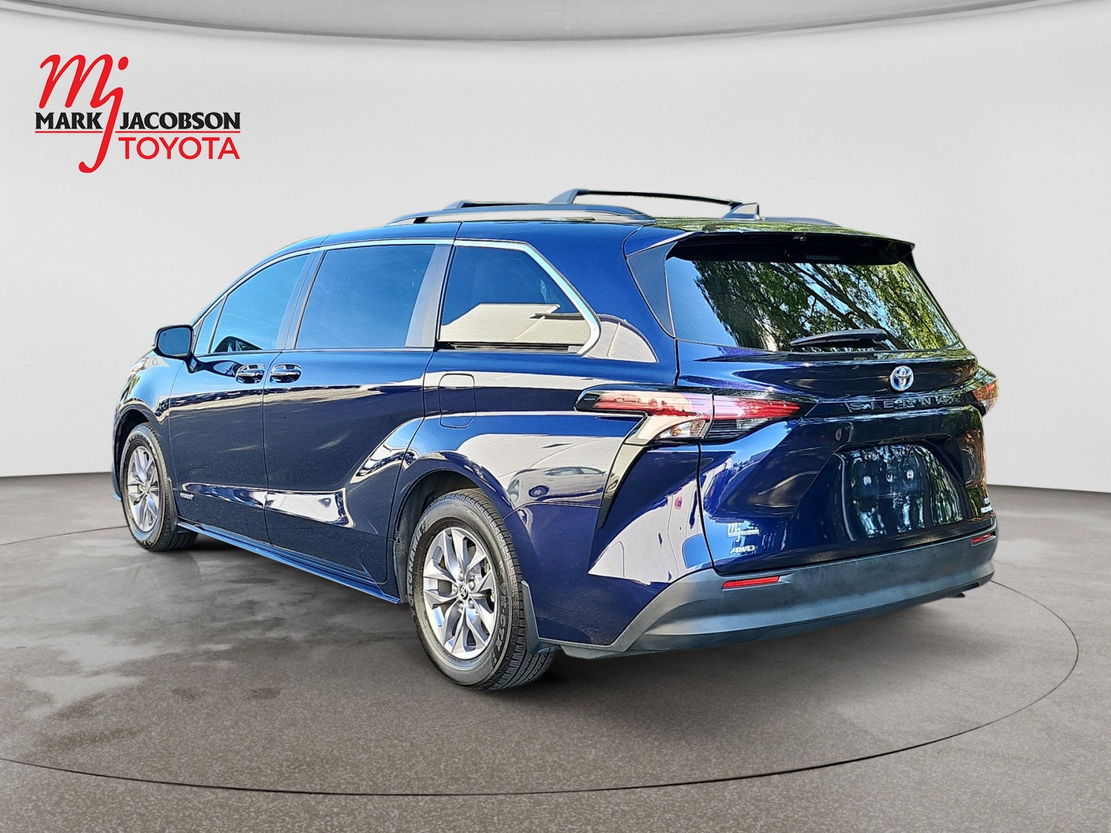 2021 Toyota Sienna LE 8 Passenger