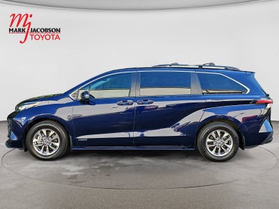 2021 Toyota Sienna LE 8 Passenger