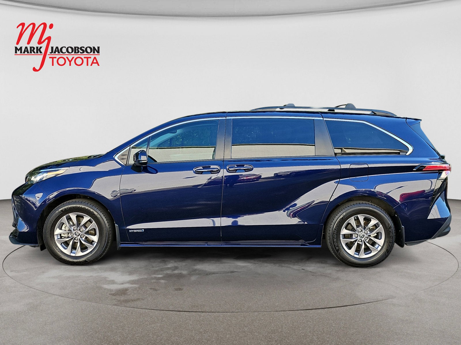 2021 Toyota Sienna LE 8 Passenger