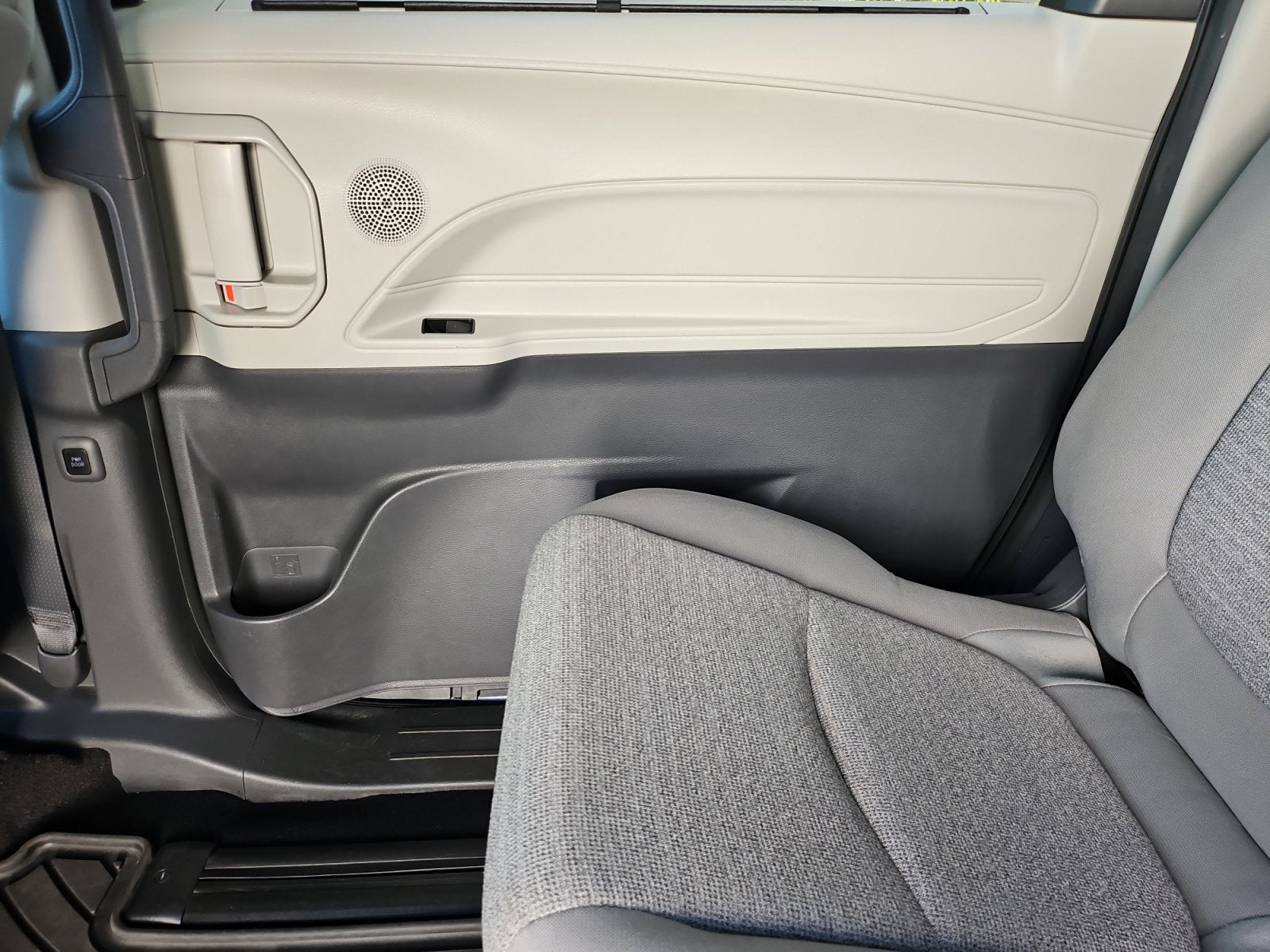 2021 Toyota Sienna LE 8 Passenger