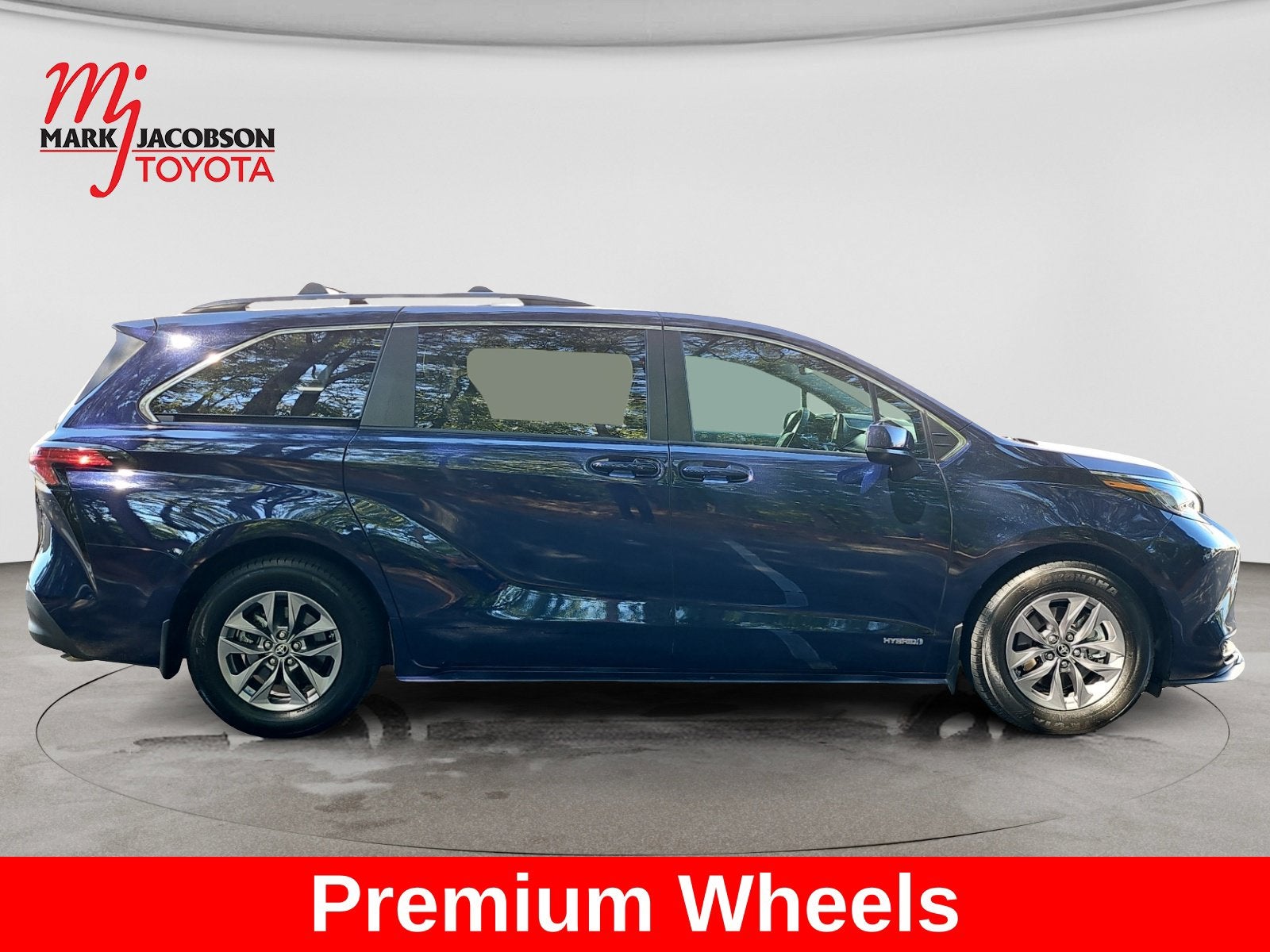 2021 Toyota Sienna LE 8 Passenger