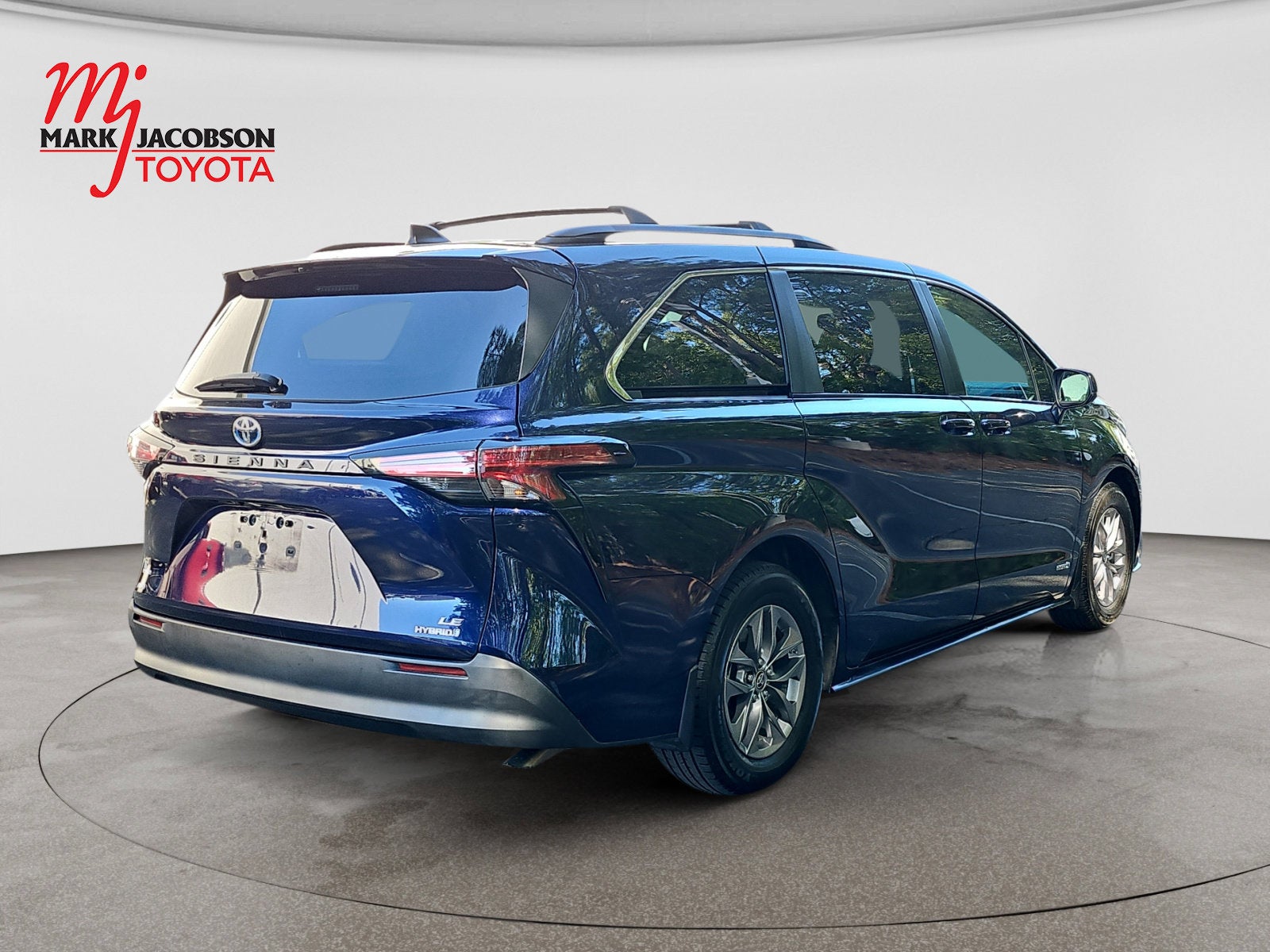 2021 Toyota Sienna LE 8 Passenger