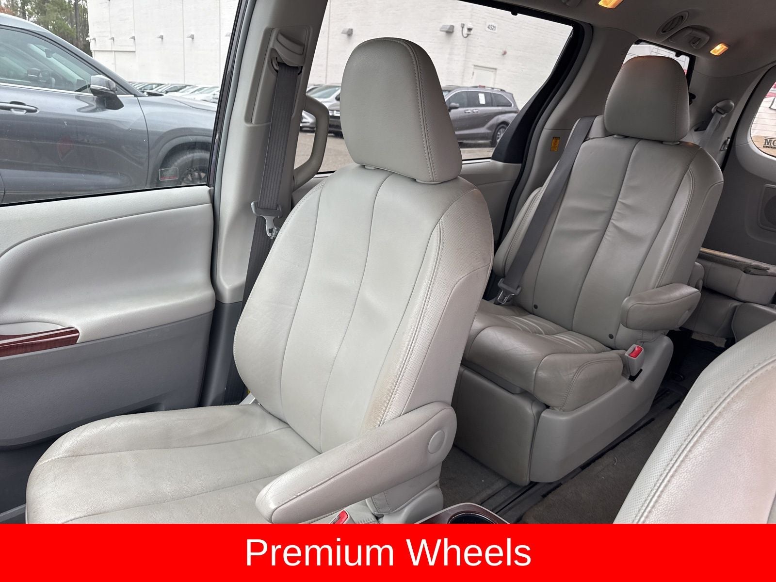 2013 Toyota Sienna XLE 7 Passenger