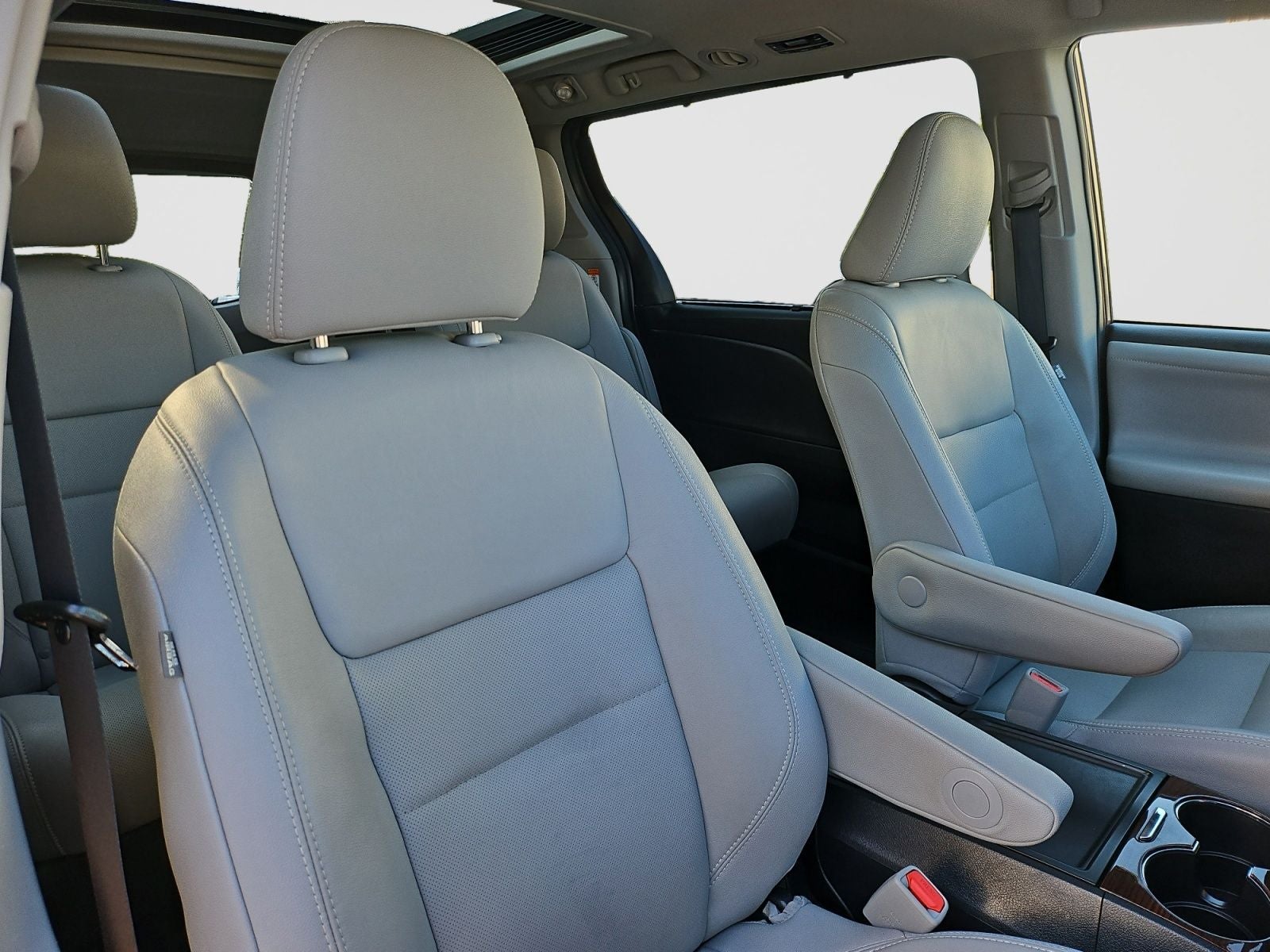 2020 Toyota Sienna Limited 7 Passenger