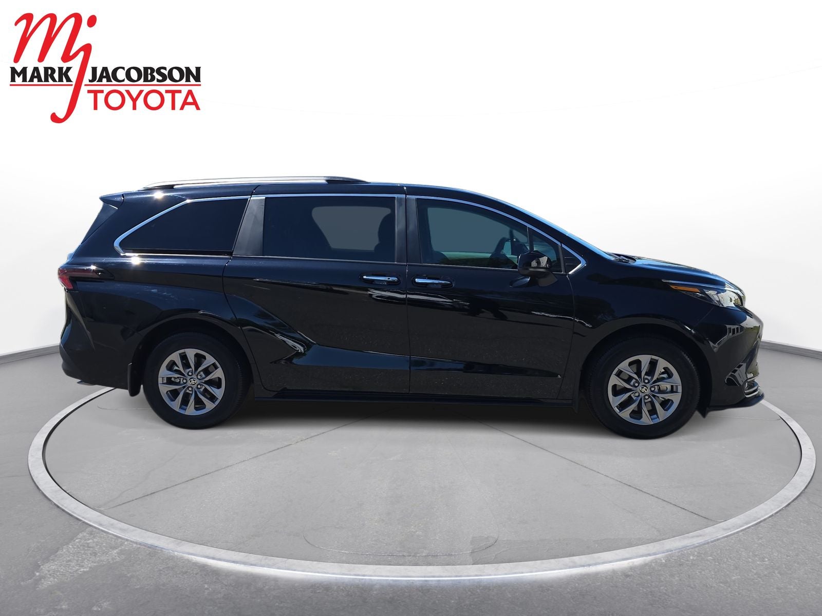 2025 Toyota Sienna XLE 7 Passenger