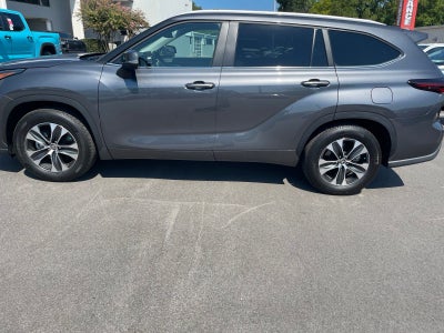 2025 Toyota Highlander XLE