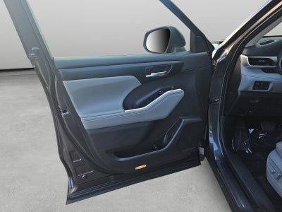 2025 Toyota Highlander XLE