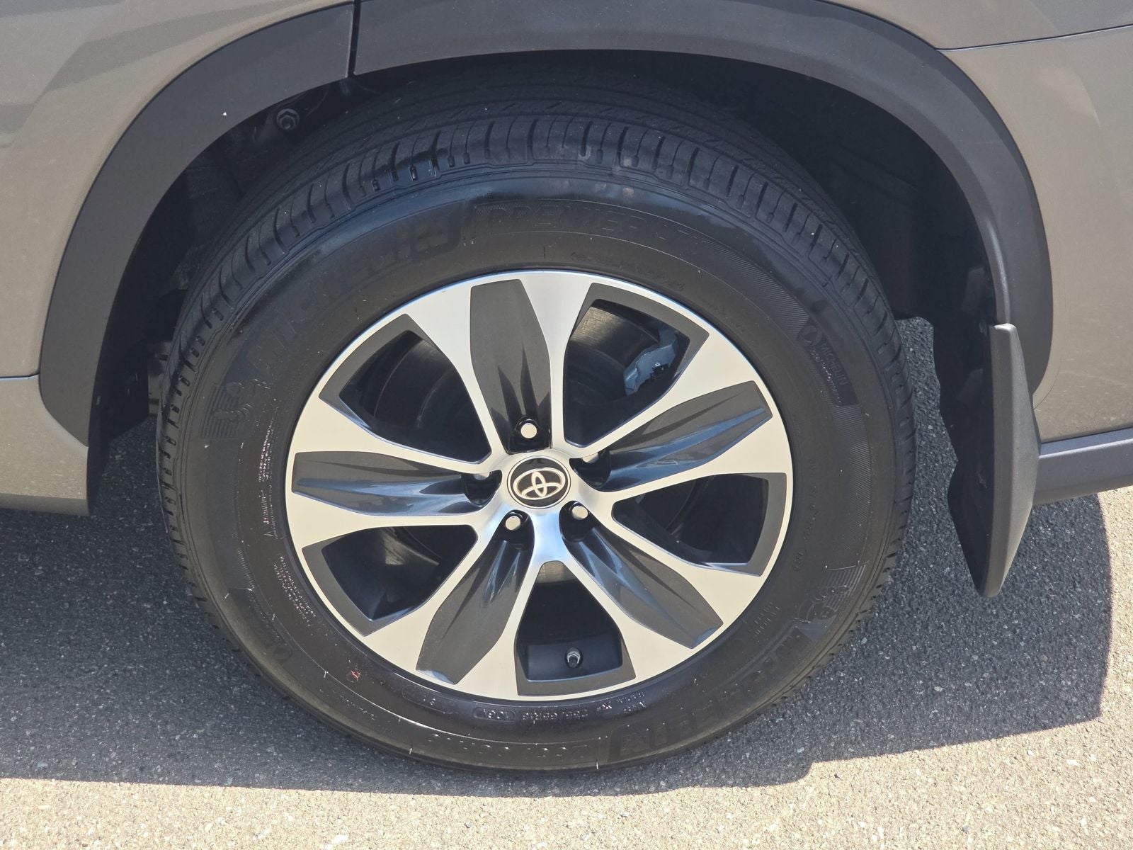 2025 Toyota Highlander XLE