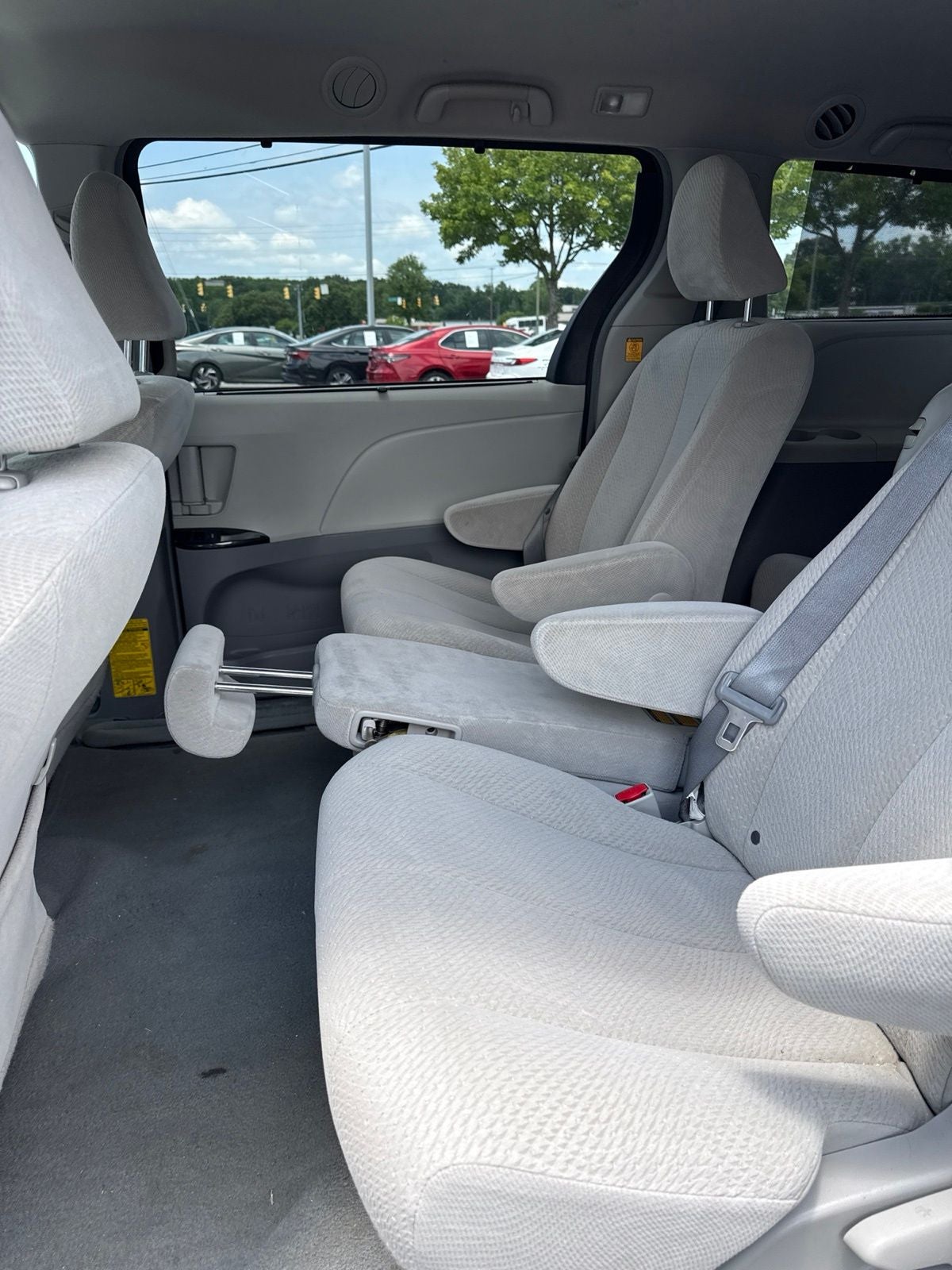 2013 Toyota Sienna LE 8 Passenger