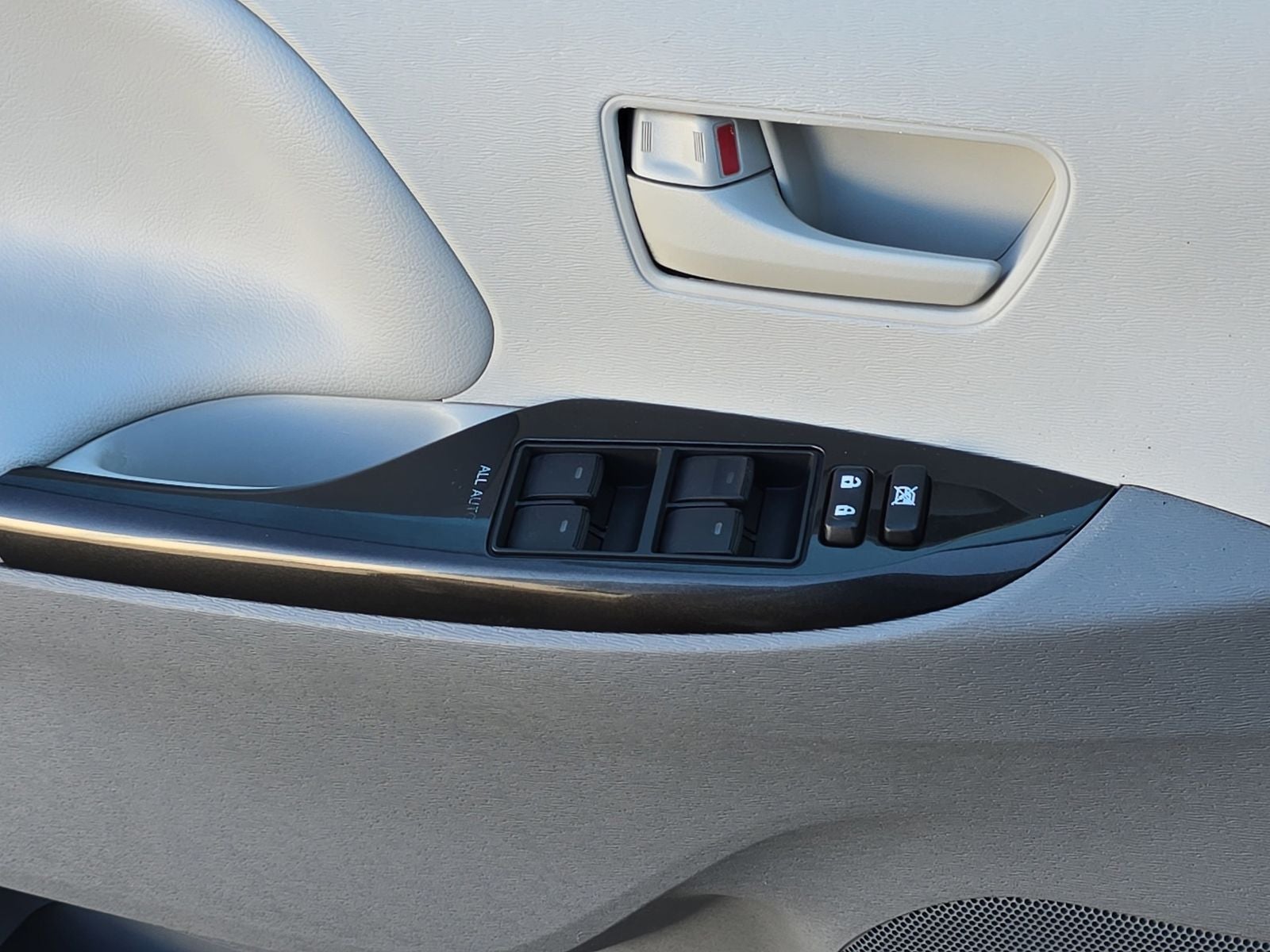 2013 Toyota Sienna LE