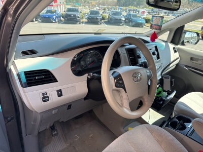 2014 Toyota Sienna LE