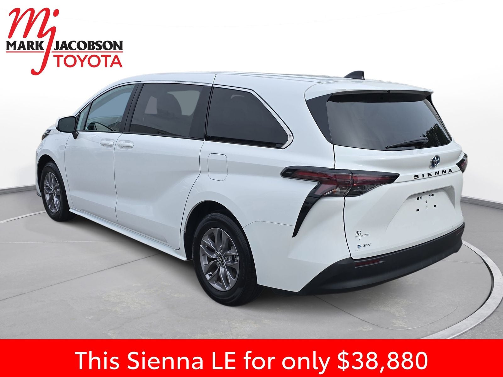2025 Toyota Sienna LE 8 Passenger