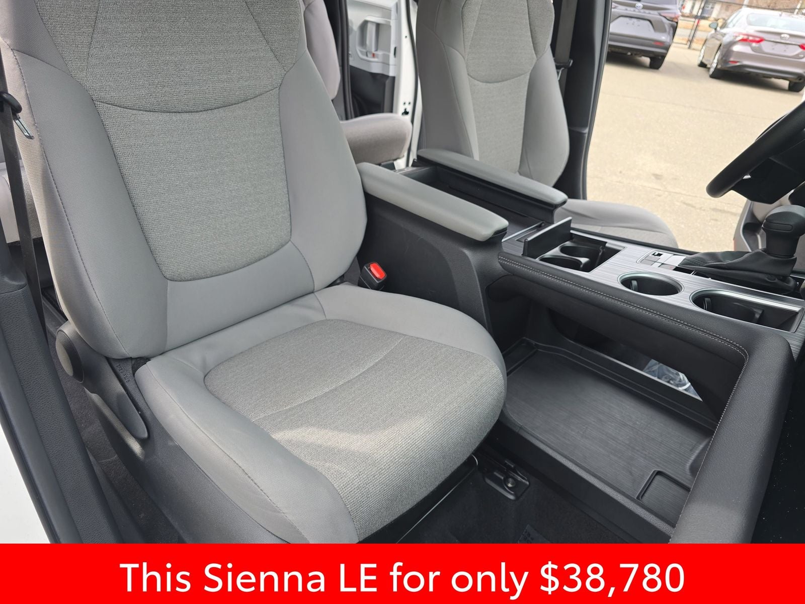 2025 Toyota Sienna LE 8 Passenger