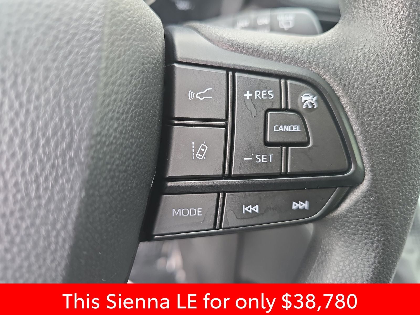 2025 Toyota Sienna LE 8 Passenger
