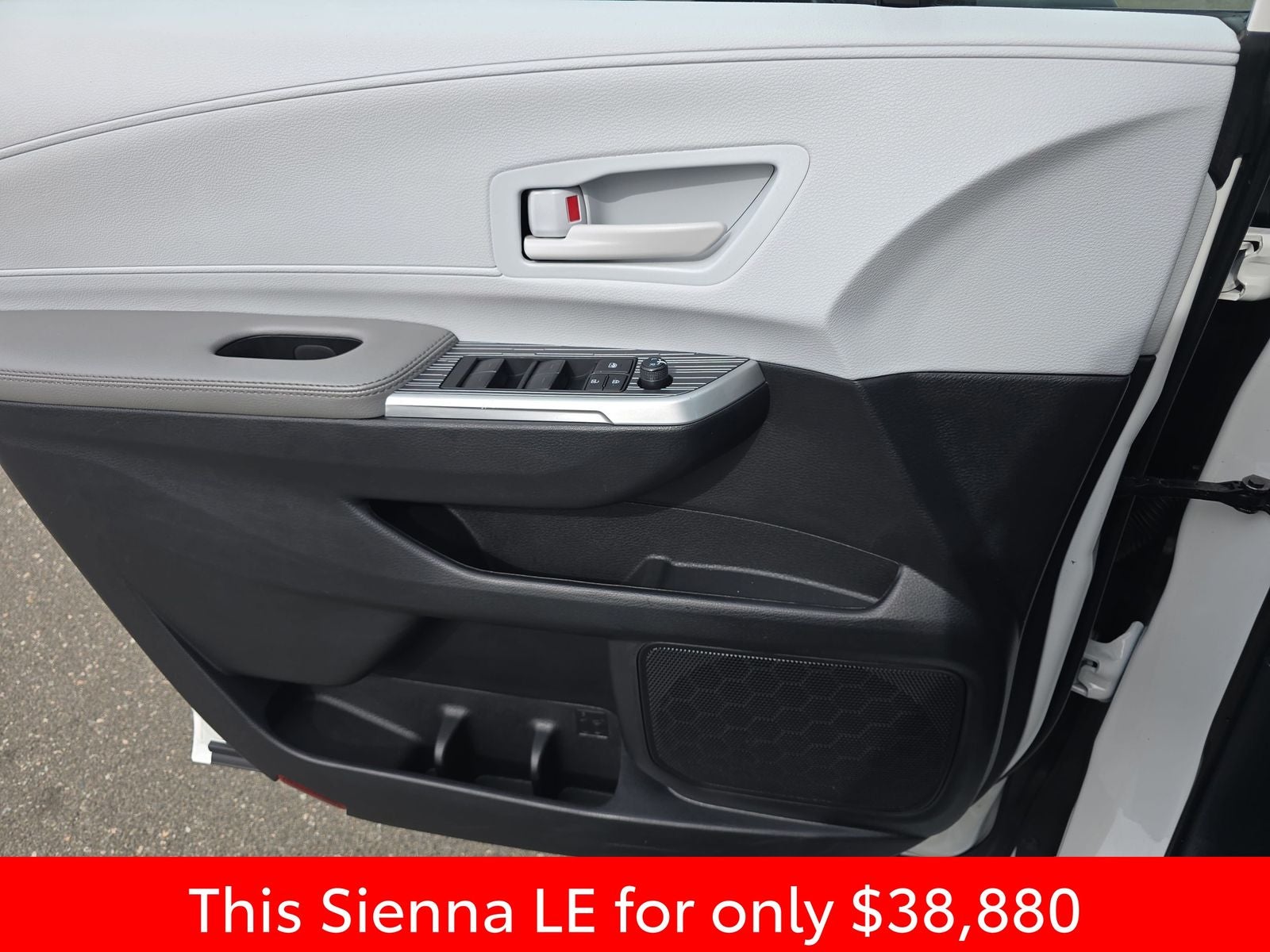 2025 Toyota Sienna LE 8 Passenger
