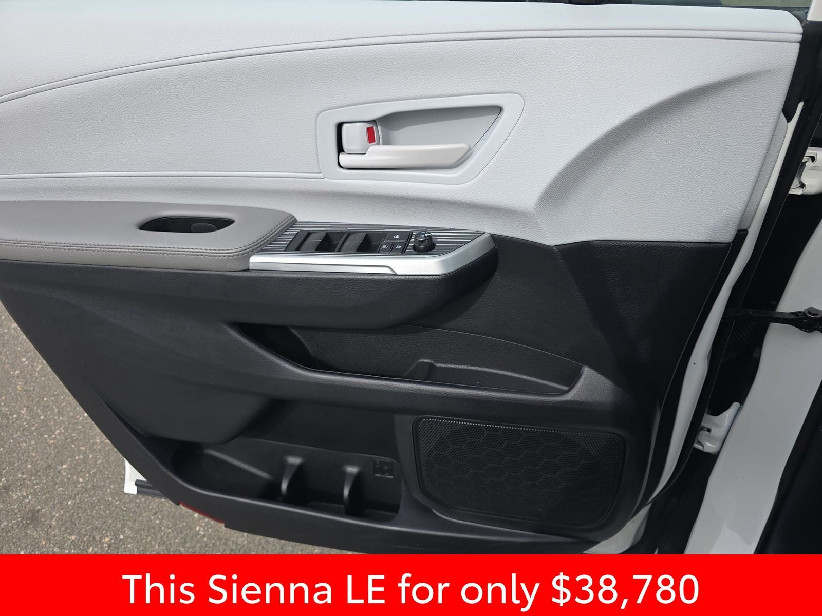 2025 Toyota Sienna LE 8 Passenger
