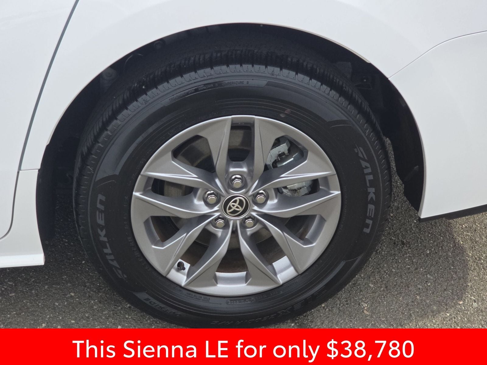 2025 Toyota Sienna LE 8 Passenger