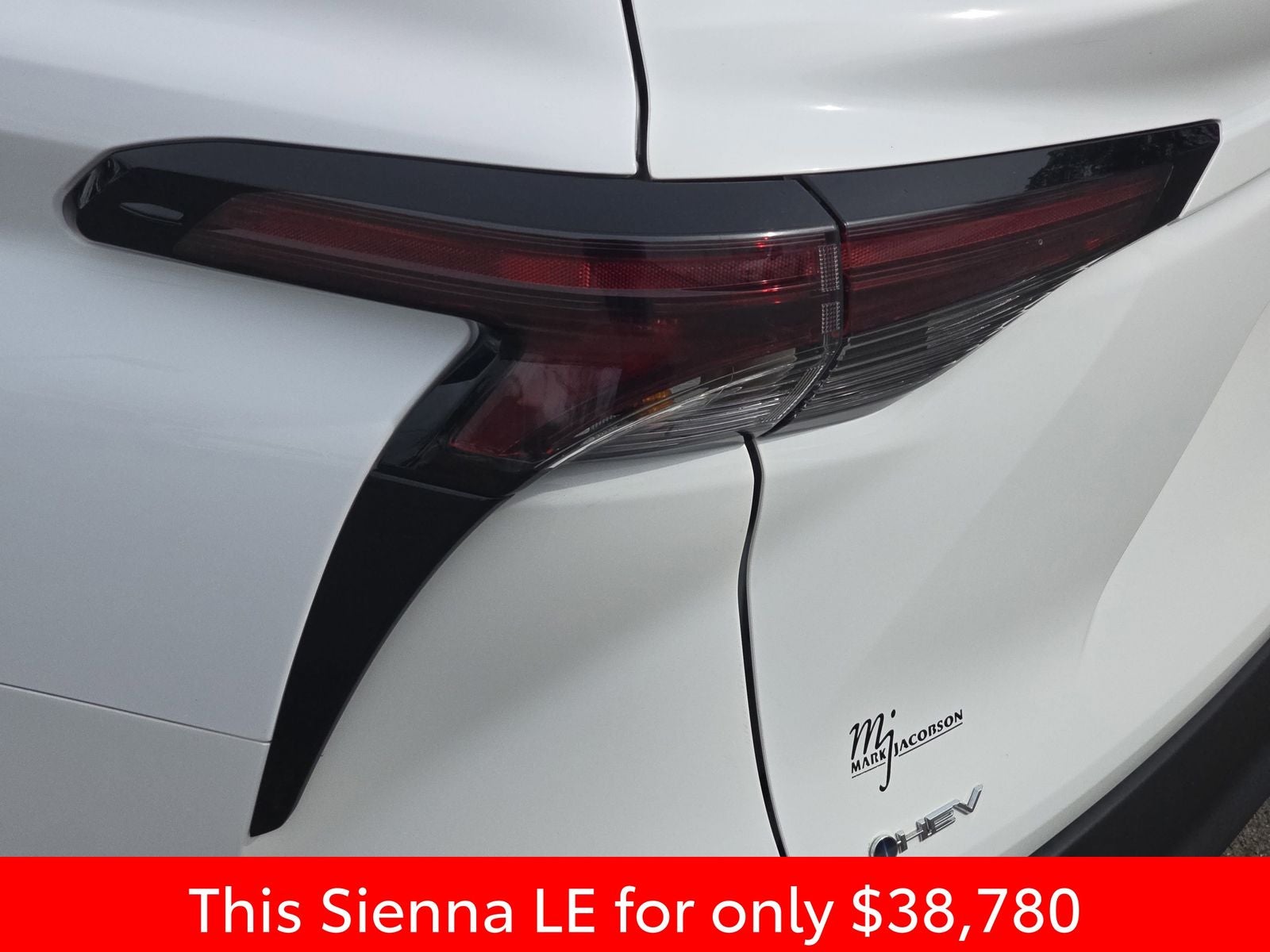 2025 Toyota Sienna LE 8 Passenger