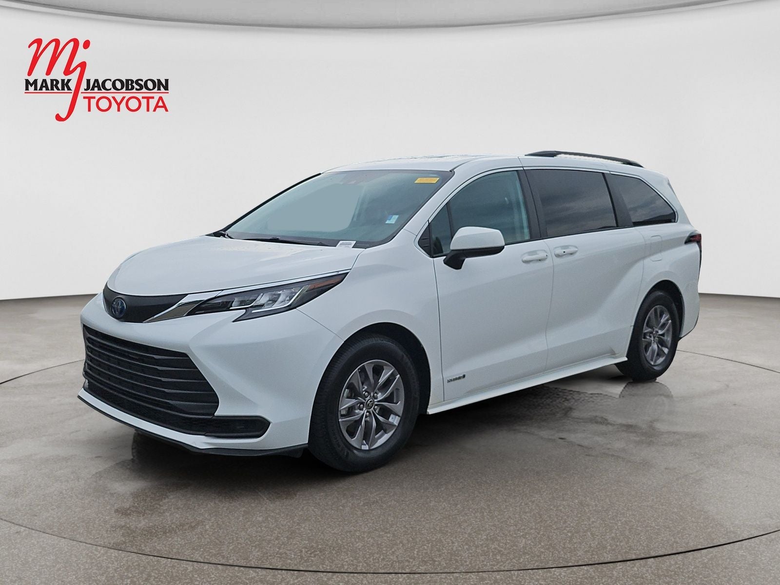 2021 Toyota Sienna LE 8 Passenger