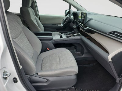 2021 Toyota Sienna LE 8 Passenger
