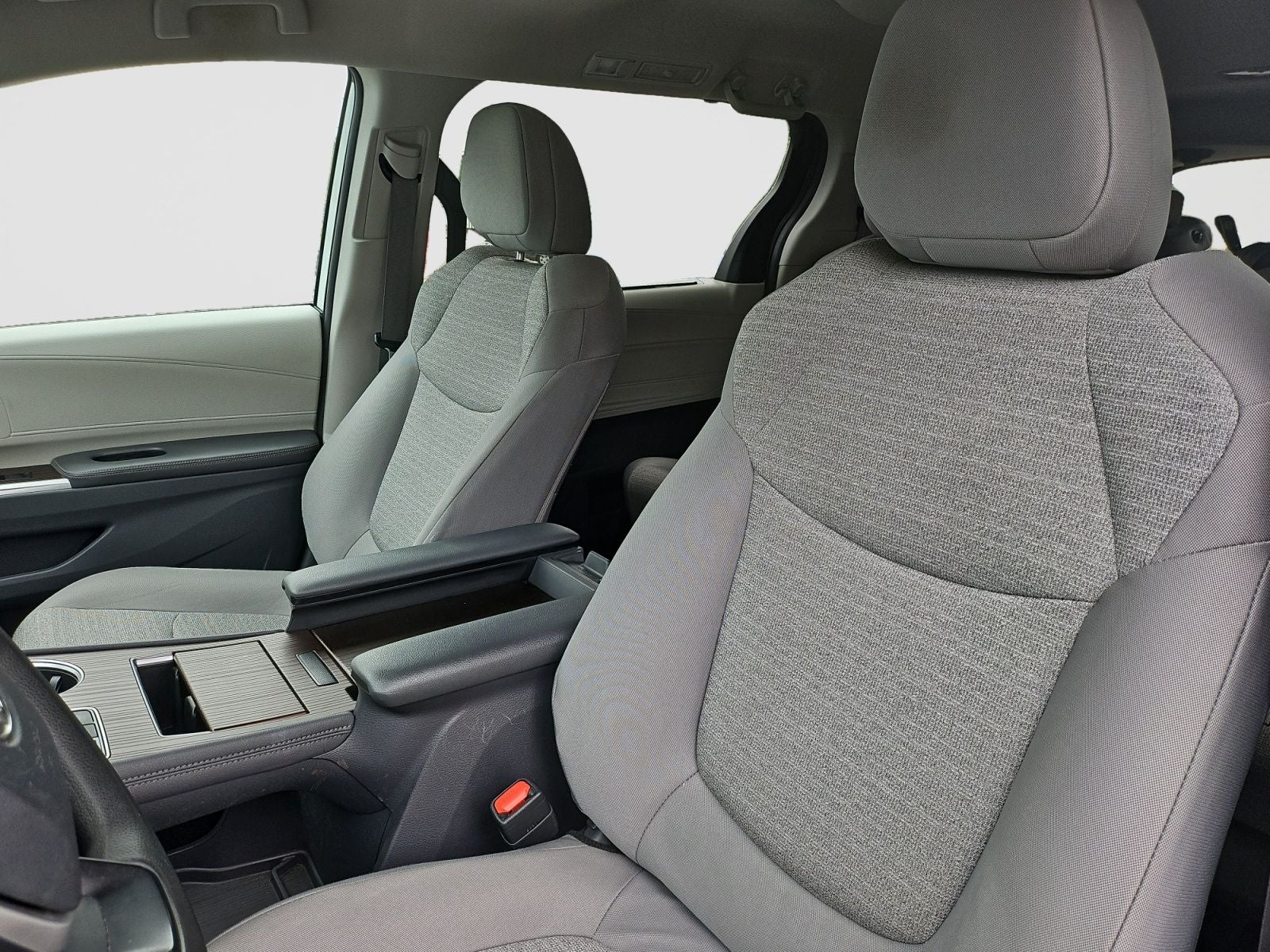 2021 Toyota Sienna LE 8 Passenger