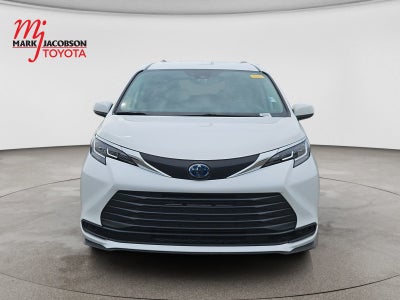 2021 Toyota Sienna LE 8 Passenger