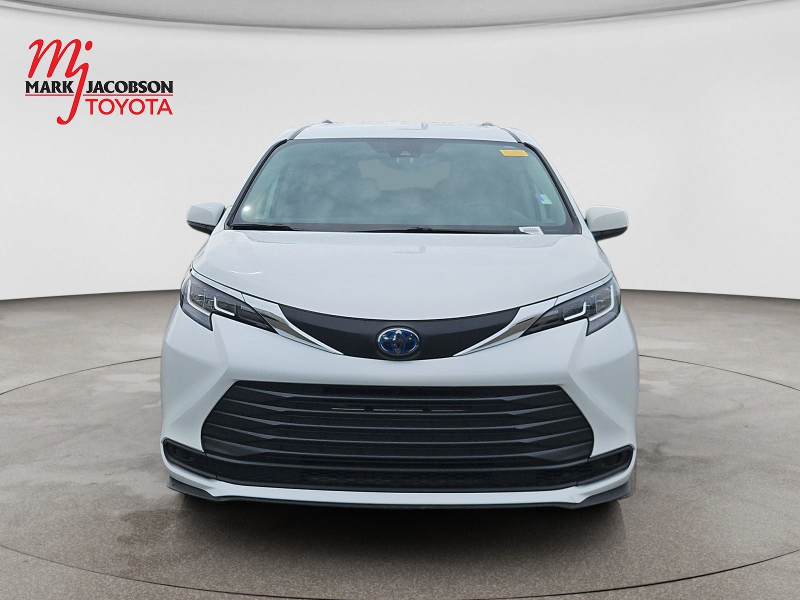 2021 Toyota Sienna LE 8 Passenger
