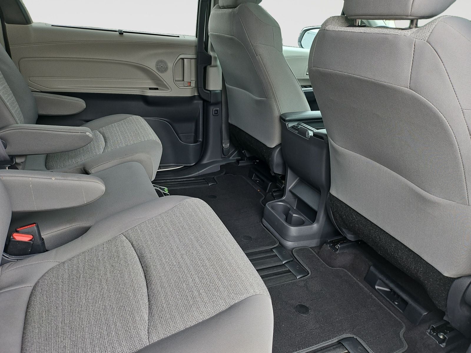 2021 Toyota Sienna LE 8 Passenger