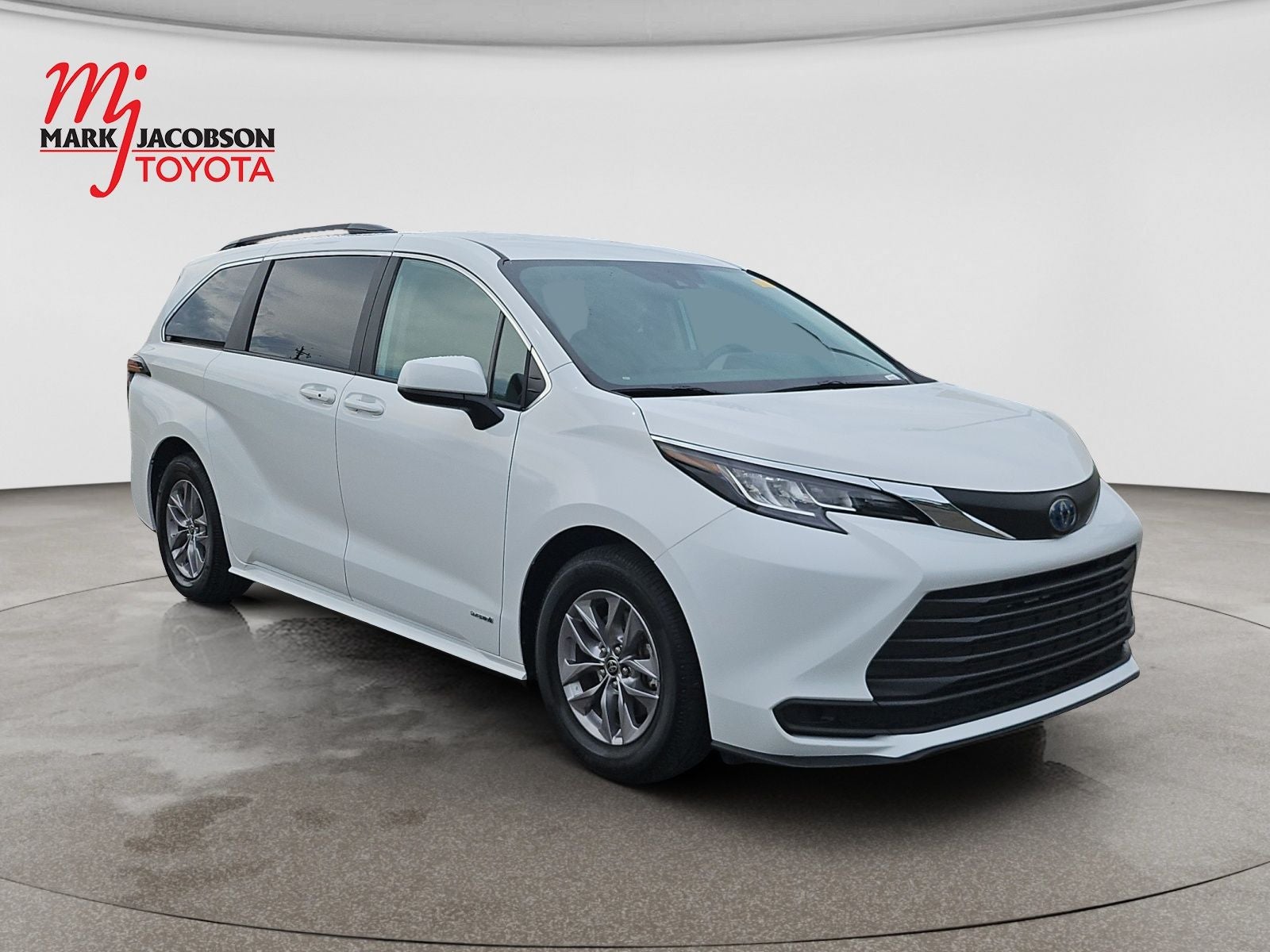 2021 Toyota Sienna LE 8 Passenger