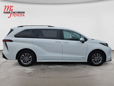 2021 Toyota Sienna LE 8 Passenger