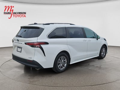 2021 Toyota Sienna LE 8 Passenger